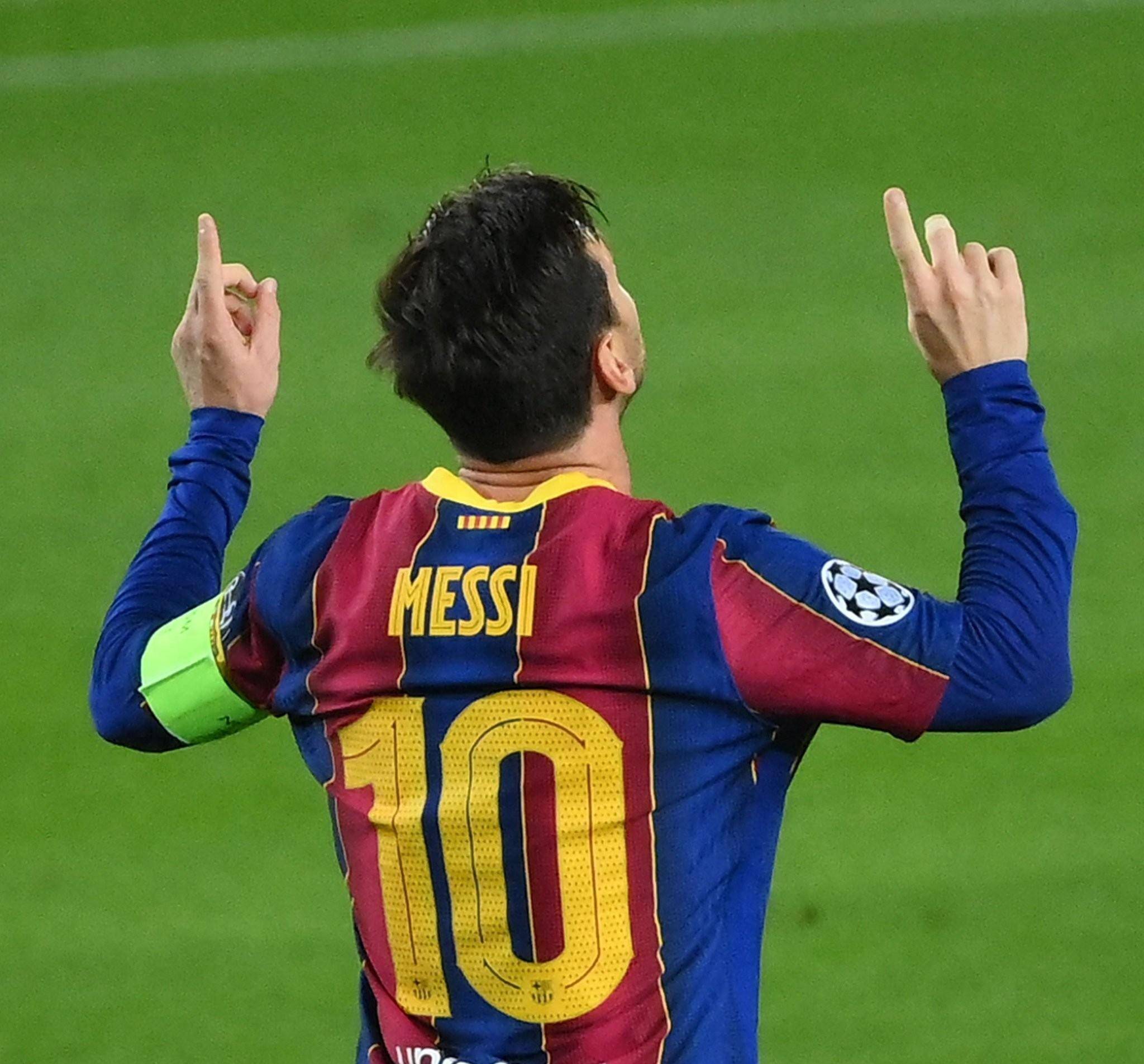 英超日本国脚与战犯照片合影，其俱乐部比赛在中国照常直播引球迷不满，咪咕客服回应（英超日本国脚被曝与战犯合影，其俱乐部在华比赛照常转播引球迷不满，咪咕客服回应）