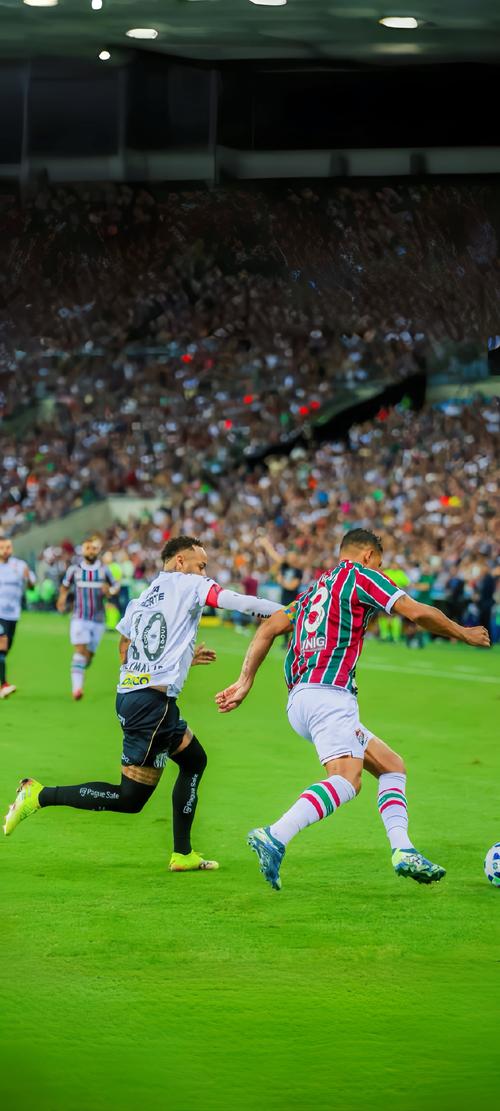 球星生日夜梅开二度，收获双喜（生日之夜两度破门，双喜临门）