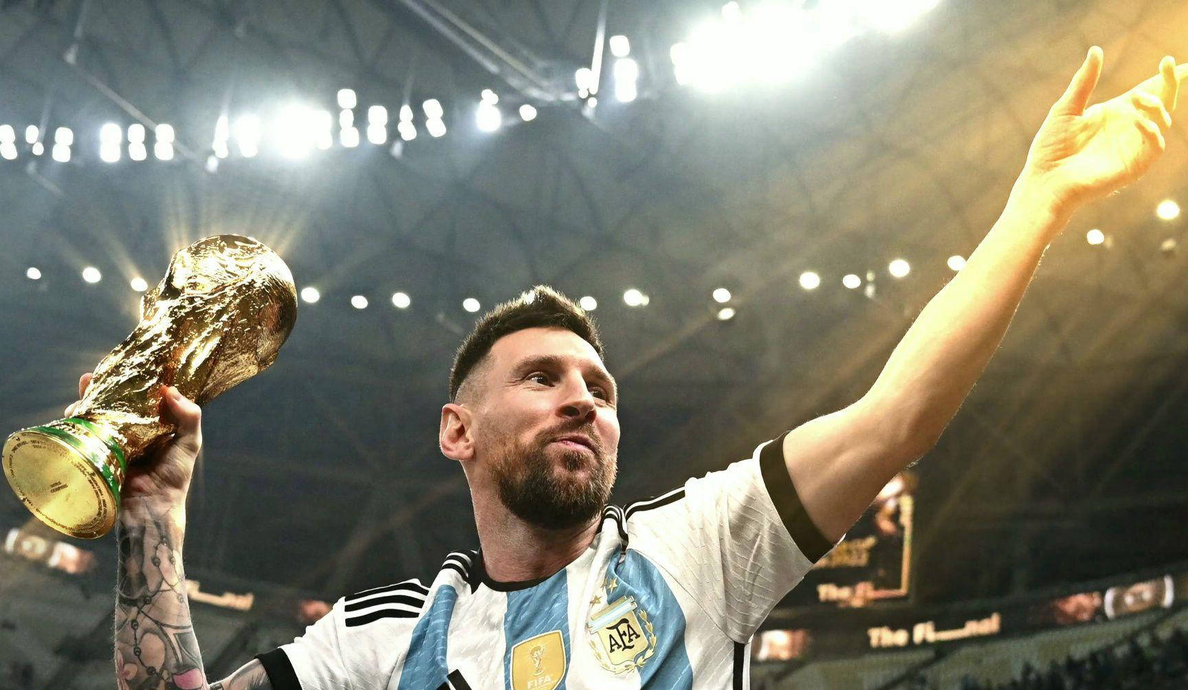 邮报评曼联近5年引援TOP30：姆伯莫第1，C罗第4，桑乔垫底（曼联近五年引援30强榜出炉：《邮报》评姆伯莫登顶，C罗第4，桑乔垫底）