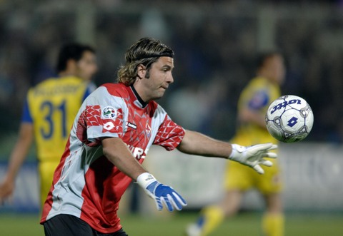 亚冠精英联赛：上海海港知耻后勇，首尔FC脸都不要了（亚冠精英联赛：上海海港强势反弹，首尔FC陷入争议）